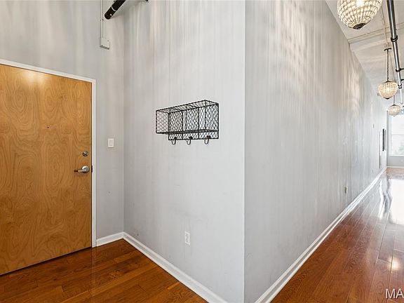 5th image of 1501 Locust St APT 609