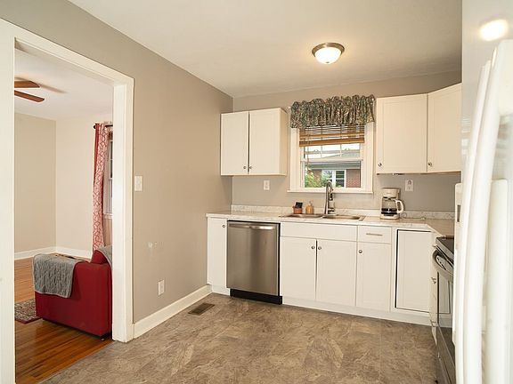3rd image of 829 Virginia Ave