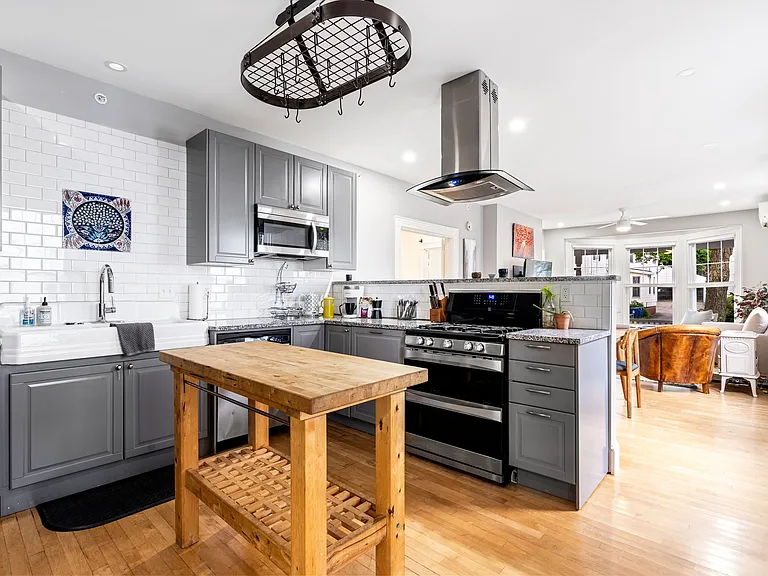 77 William St #1 — Photo 11