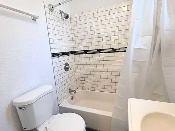 3rd image of 4225 Lockwood Ave