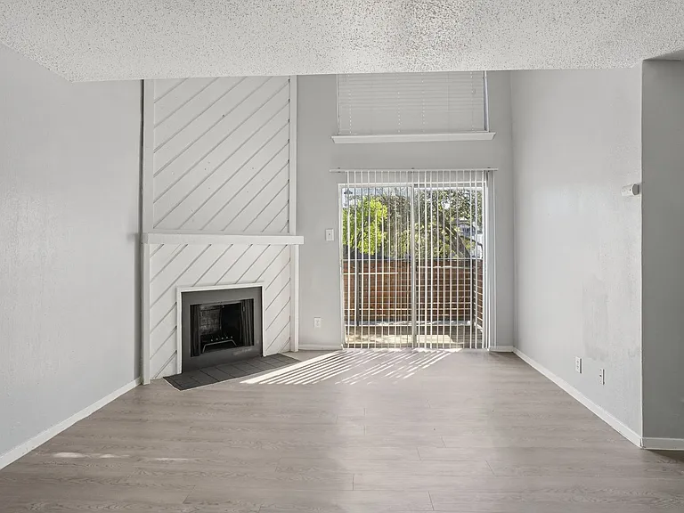 Don't Miss Out Biltmore Homes Leasing Fast — Photo 100