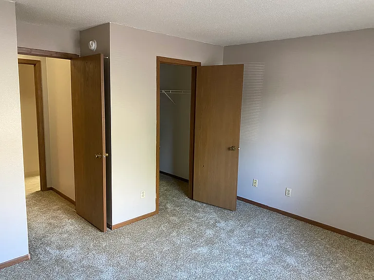 Cedarwood Apartments — Photo 18