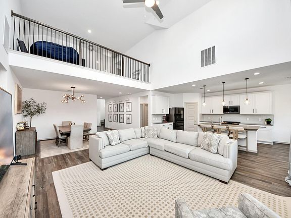 4th image of 1014 Glenvale Drive