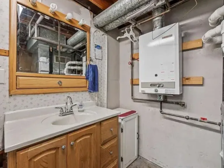 59 Fleetwood Rd NW — Photo 38