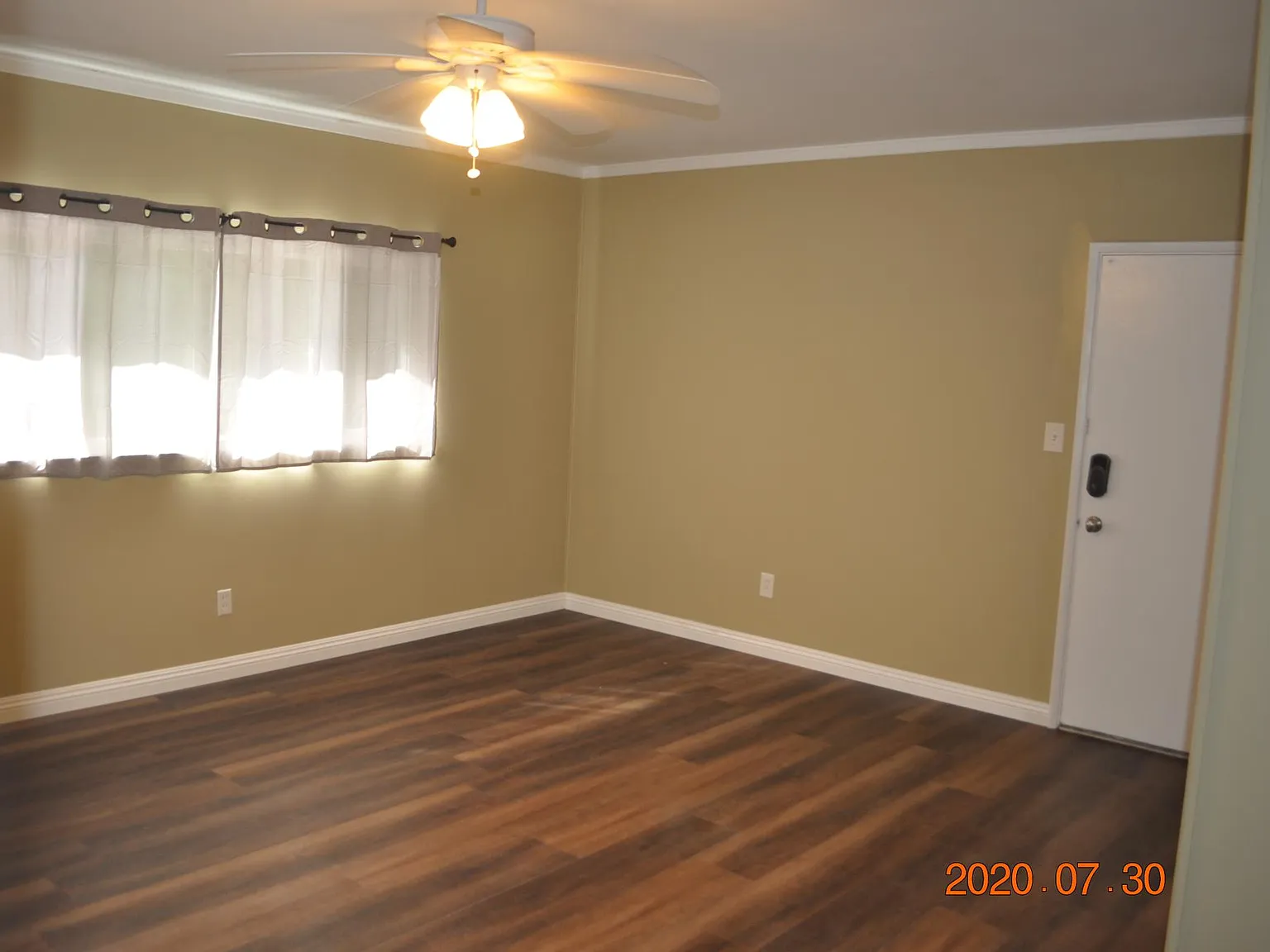 5 bed, 2460 sqft, $7,200 — Photo 2