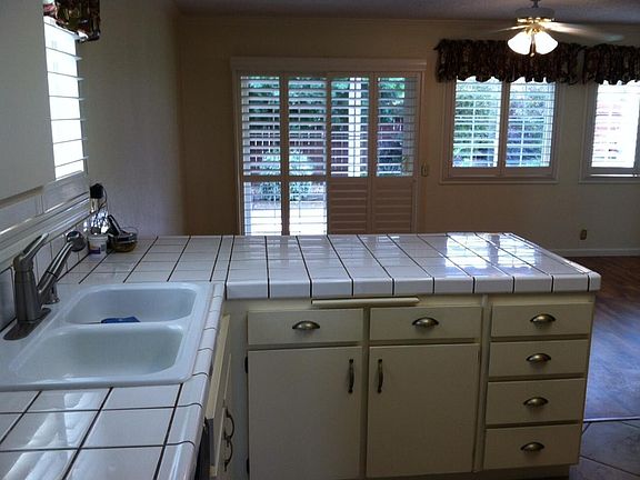 Kitchen/ Dining Family Room