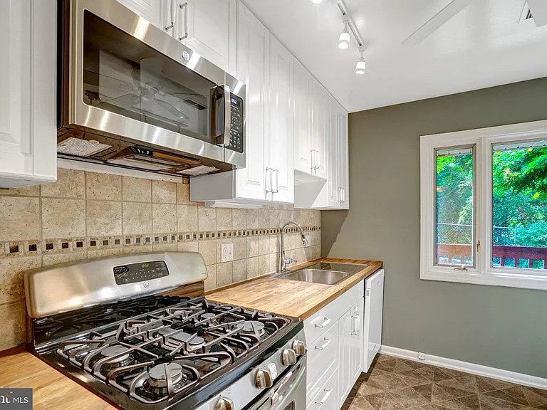 821 N Latham St — Photo 19