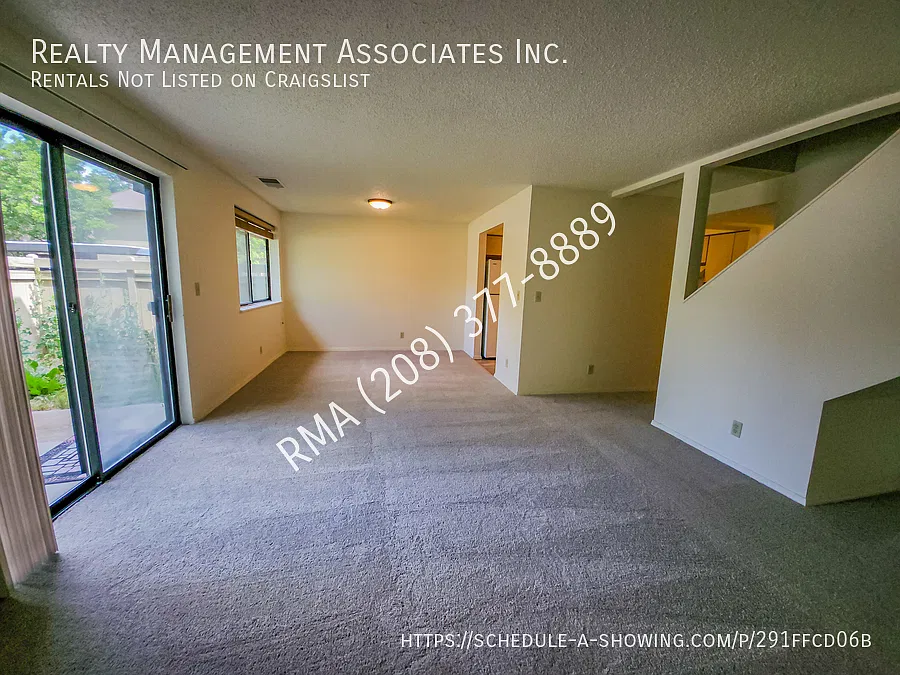 Lovely 3 Bedroom Woodbine Condo off Gekeler Lane — Photo 3