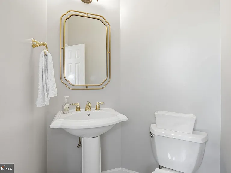 3826 Elmwood Towne Way — Photo 8