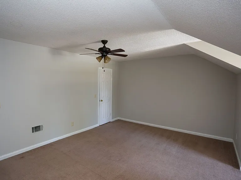 226B Courtney Way — Photo 24