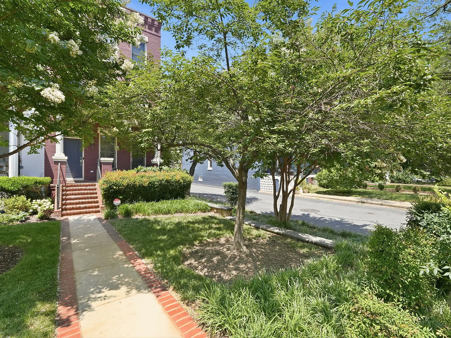2 bed, 2.5 bath, 1370 sqft, $4,950 — Photo 2