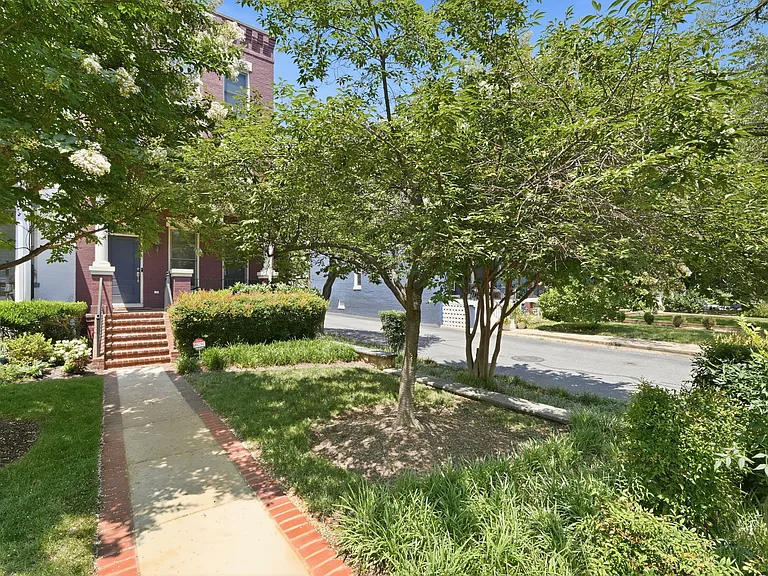 1358 S Carolina Ave SE — Photo 2
