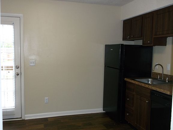 2nd image of 4417 Oakwood Dr APT 1615
