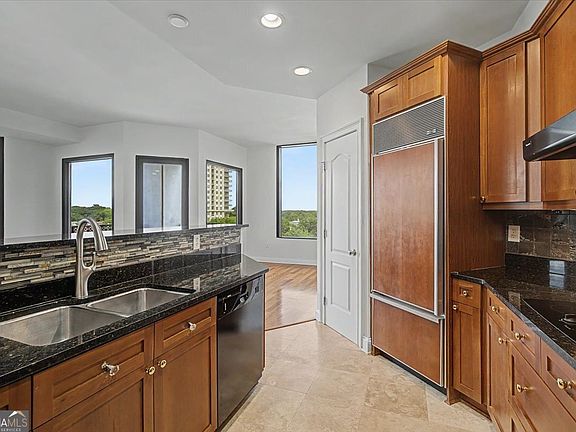 5th image of 2828 Peachtree Rd NE APT 802