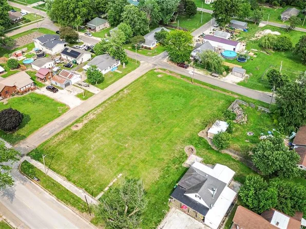 601 S Main St, Pleasant Hill, IL 62366