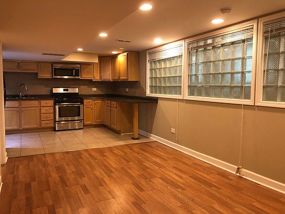 3rd image of 3657 N Janssen Ave
