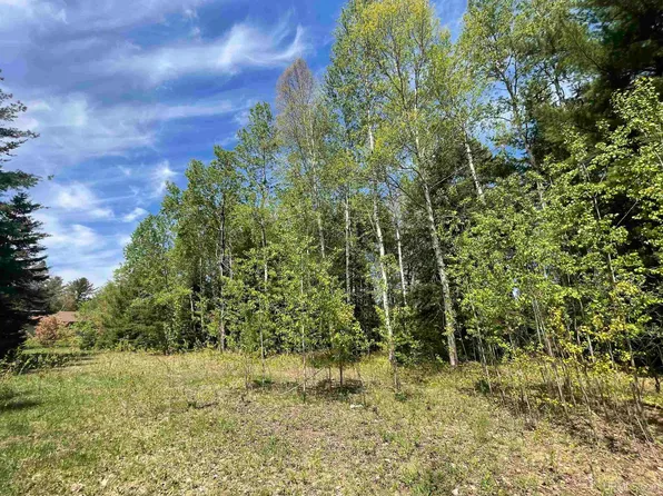 Briarwood Dr, Marquette, MI 49855