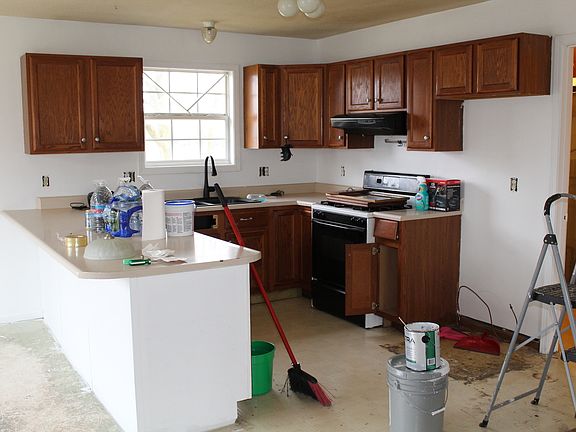 4th image of 211 Yount Ave