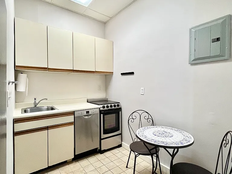 849 Beacon St — Photo 5