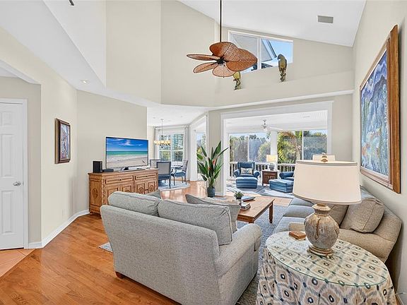 3rd image of 760 Beach View Dr