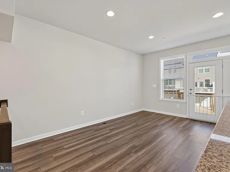 1023 Flester Ln — Photo 9