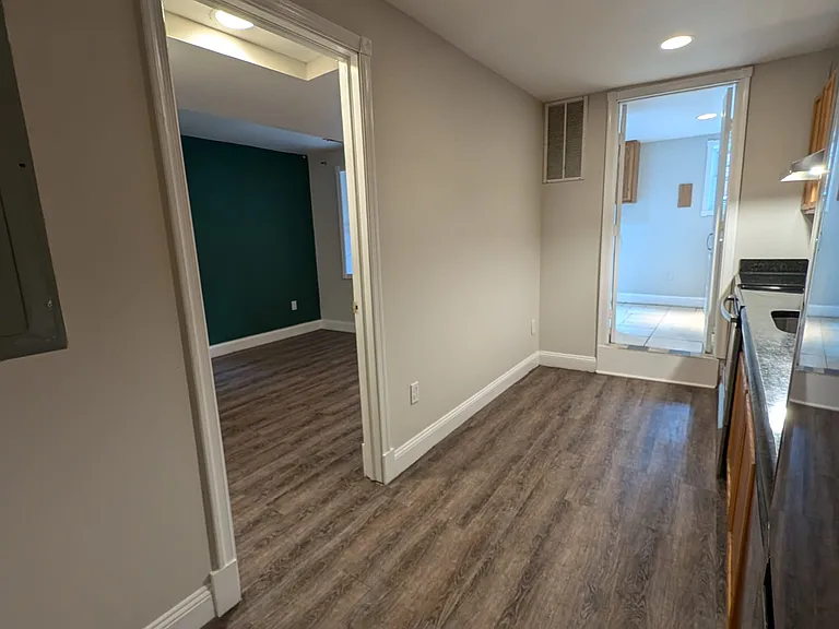 1004 Irving St NW #B — Photo 7