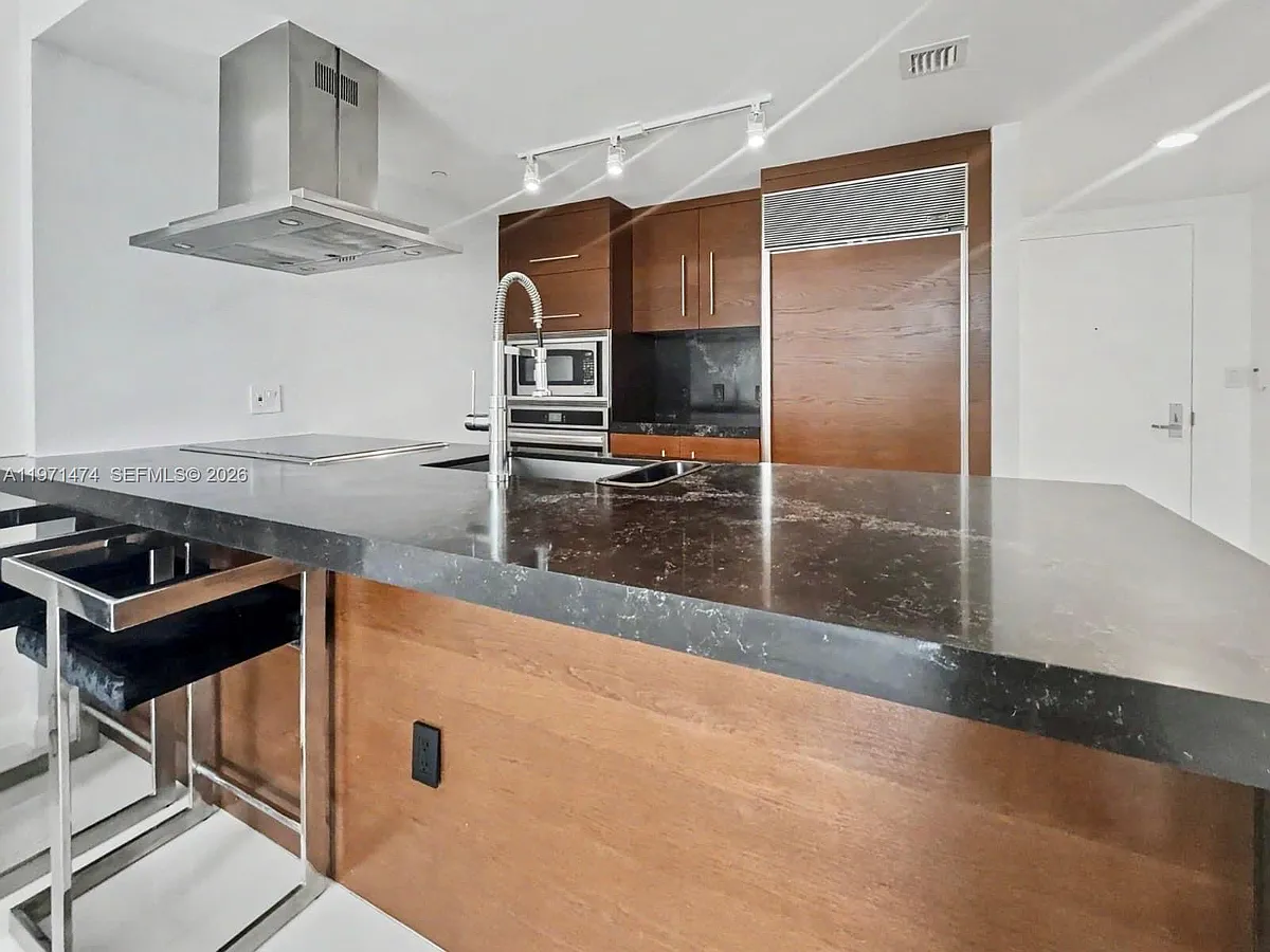 Building Photo - 495 Brickell Ave #509