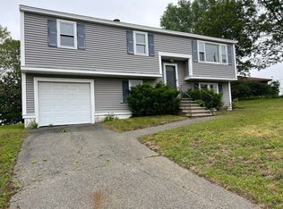 11 Skyview Ln, Woburn, MA 01801