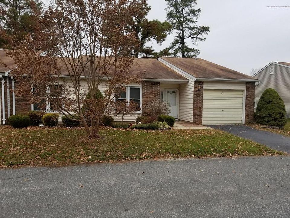 1st image of 141 Devon Ct #1000
