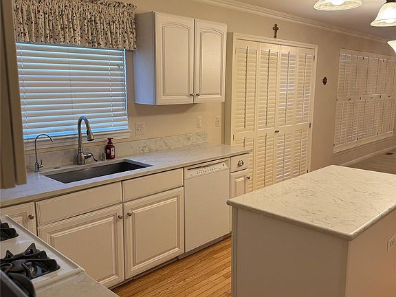 3rd image of 2738 Long Meadow Ln