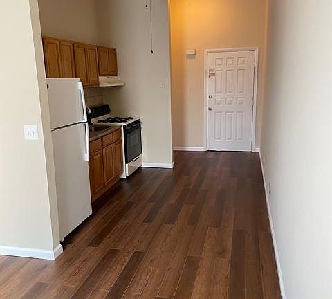 2nd image of 43 Edwin St APT 4