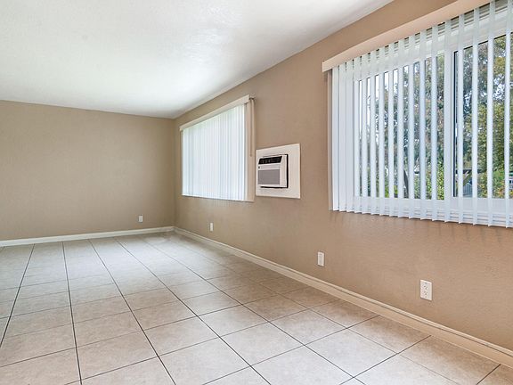 5th image of 1922 Argyle Ave APT B