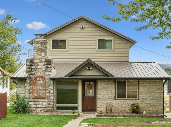 507 N 1st St, Harpers Ferry, IA 52146