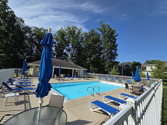 4th image of 17645 Summerhill Ln #41