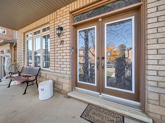 4th image of 70 Appleaire Cres