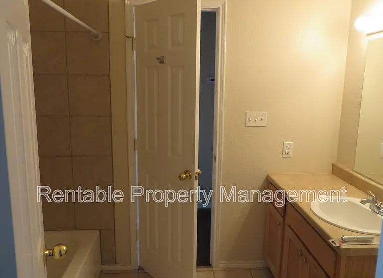 109 Collett Ct — Photo 6