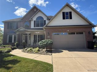240 Fox Meadow Ln, Orchard Park, NY 14127