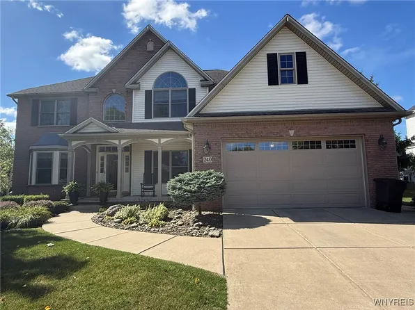 240 Fox Meadow Ln, Orchard Park, NY 14127