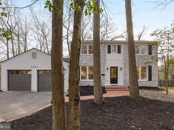 1004 Swallow Dr, Cherry Hill, NJ 08003