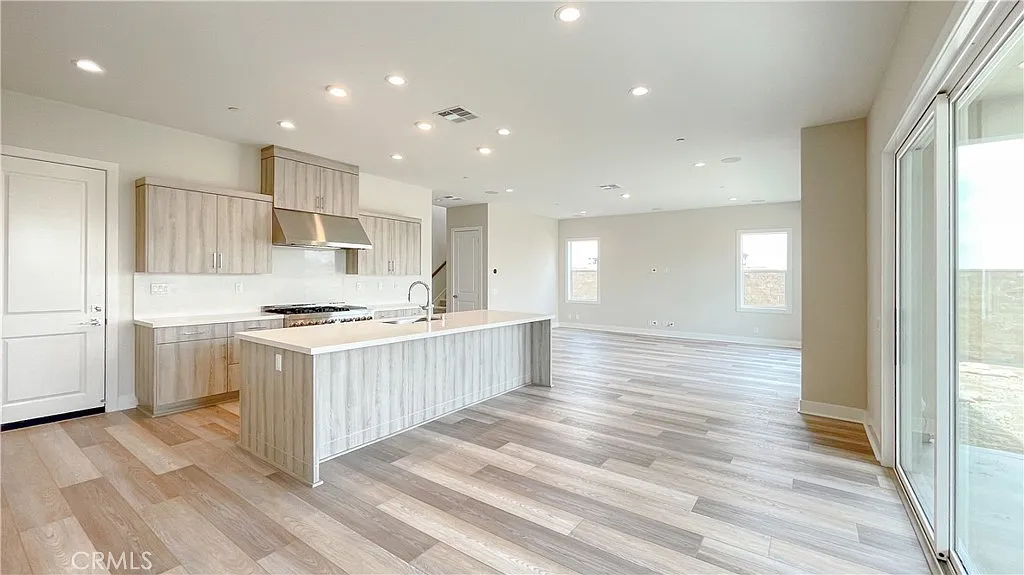 5 bed, 3176 sqft, $7,000 — Photo 4