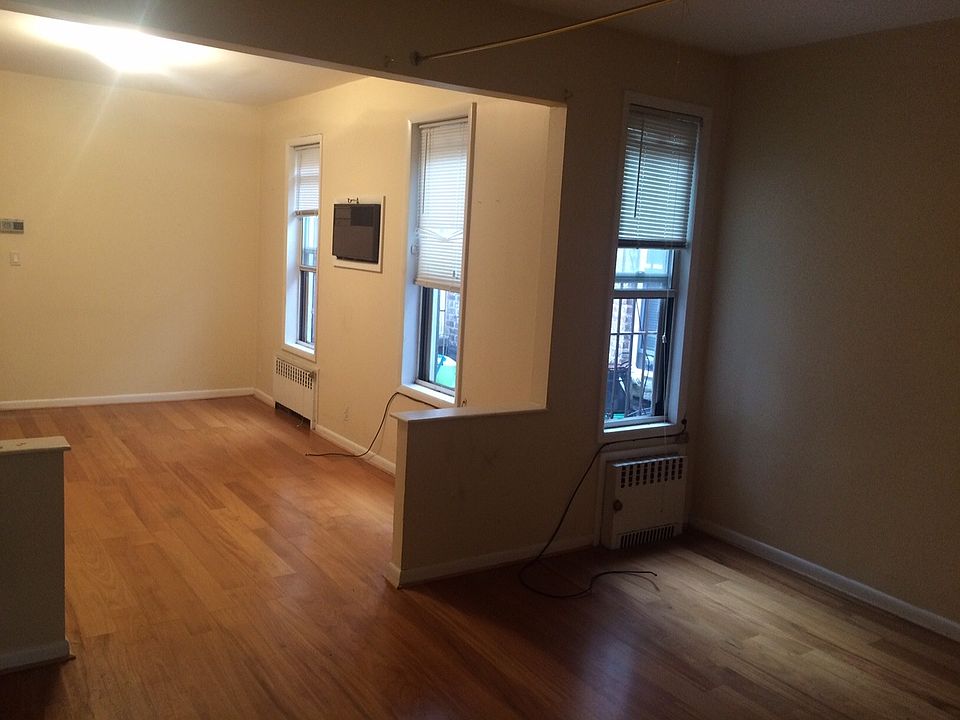 2nd image of 3115 Ditmars Blvd