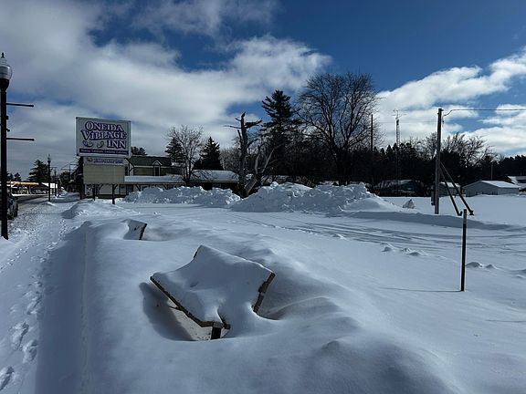 4th image of 1785 Superior St