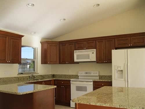 4th image of 3630 SW 6th Pl
