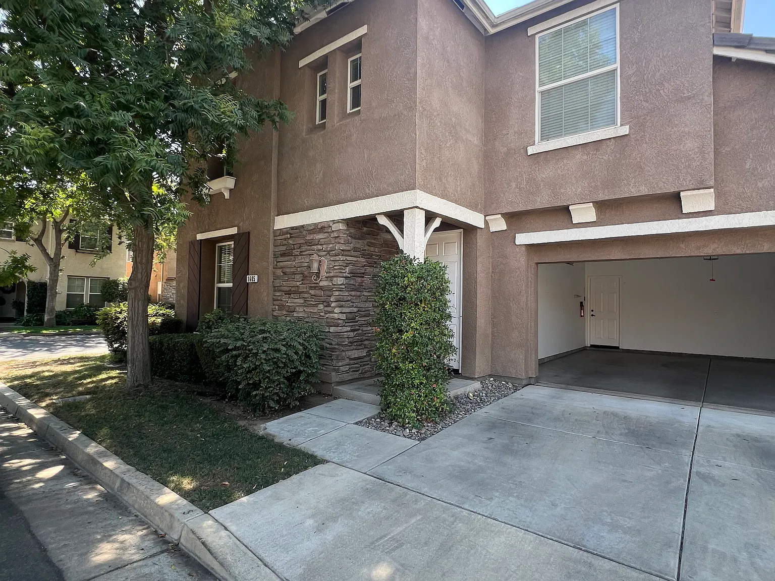 3 bed, 1857 sqft, $2,350 — Photo 1