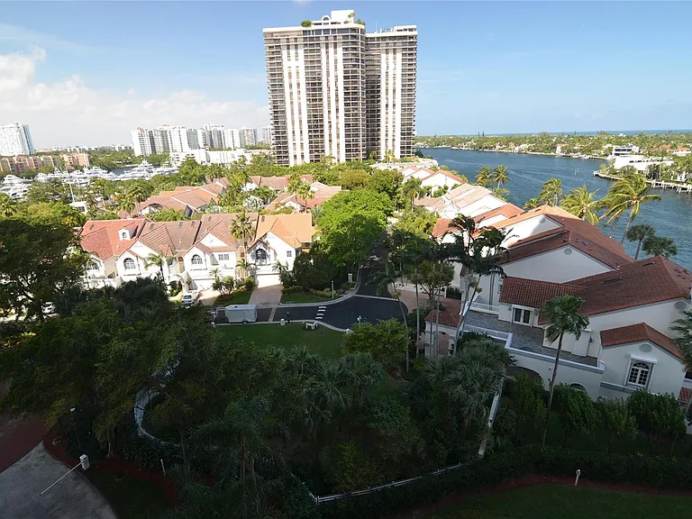 19667 Turnberry Way #4D — Photo 11