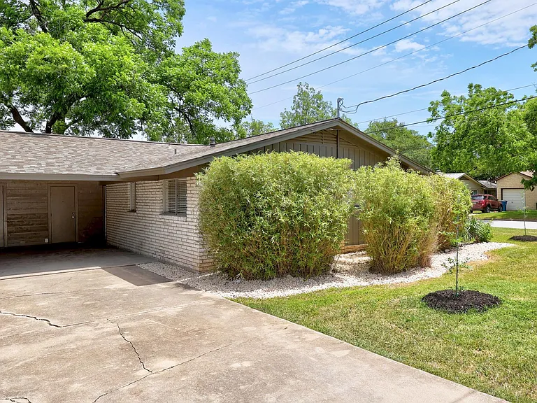 8600 Hathaway Dr — Photo 17