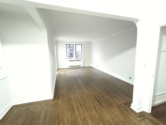 4th image of 70-11 108th St #5H