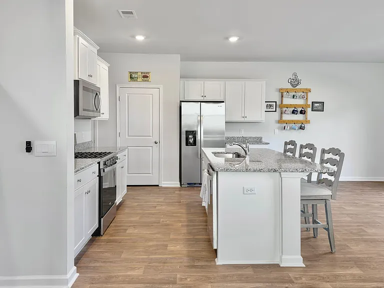 298 Watersglen Dr — Photo 13