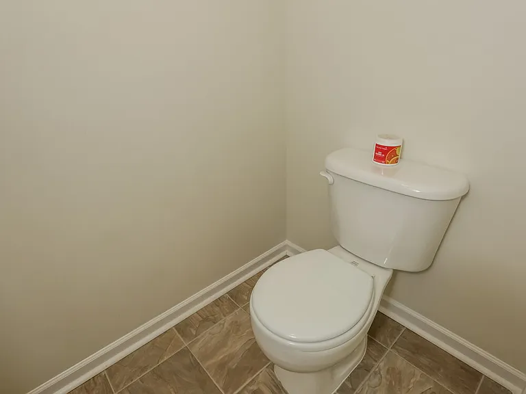 8264 Chatham Oaks Dr — Photo 17