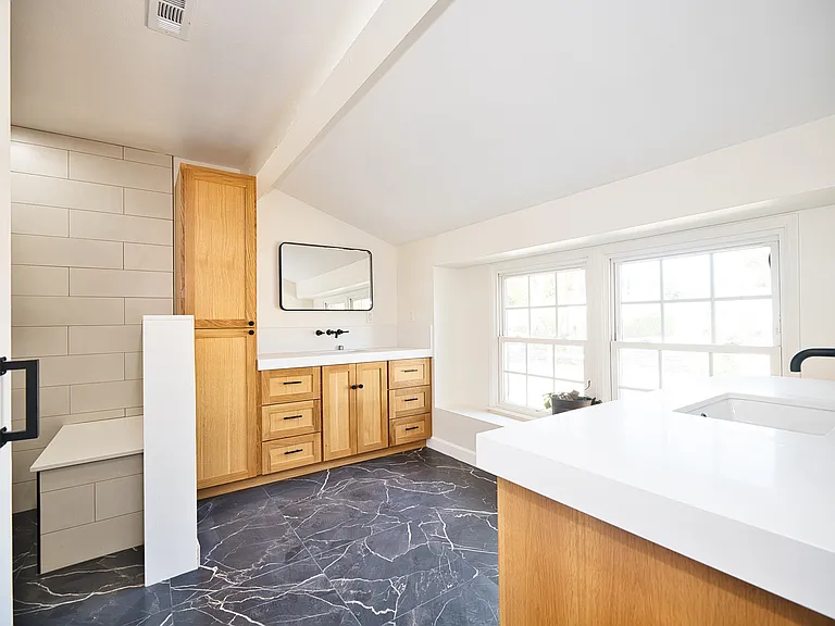 23220 Sylvan St — Photo 16